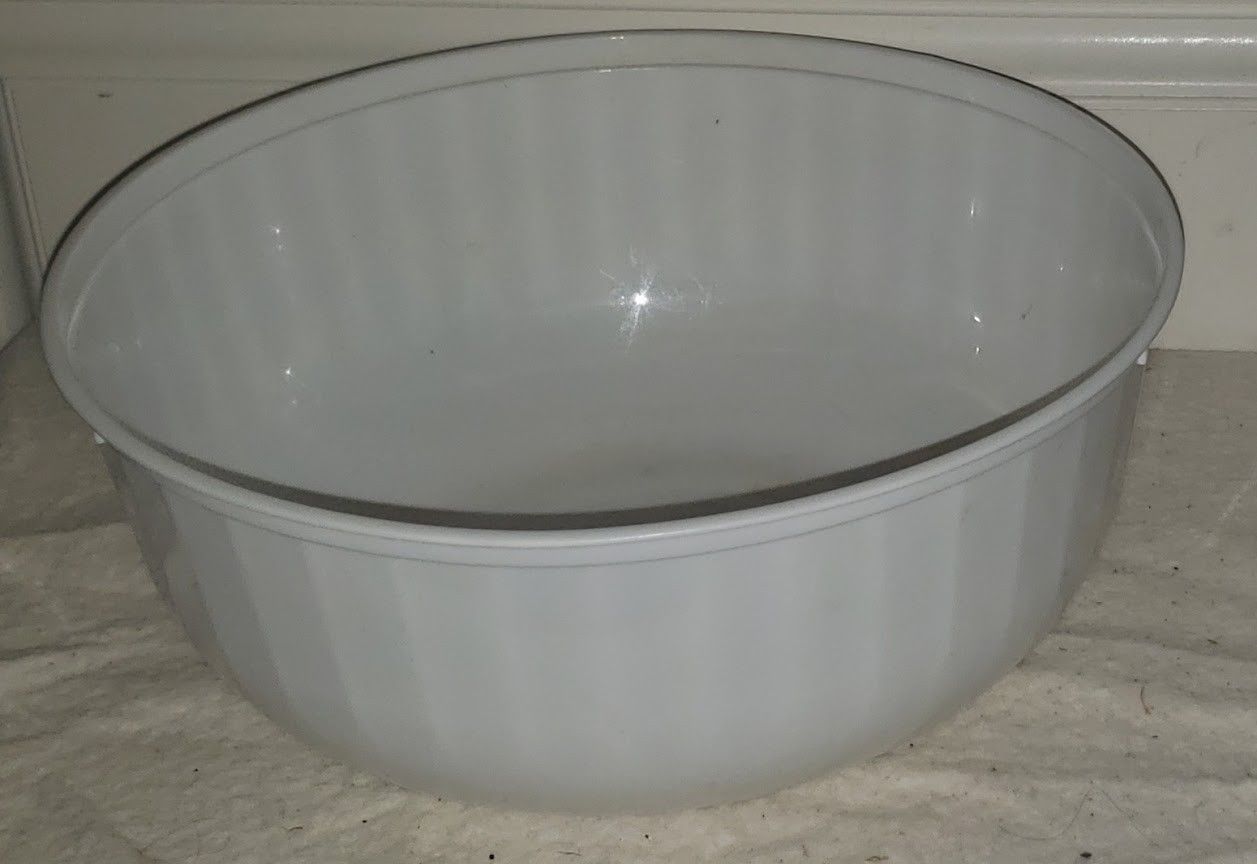 Large White Plastic Rippled Mixing/Salad/Fruit Bowl/Tub