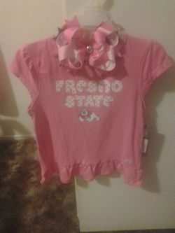 Girls set comes with shirt,shorts n bow