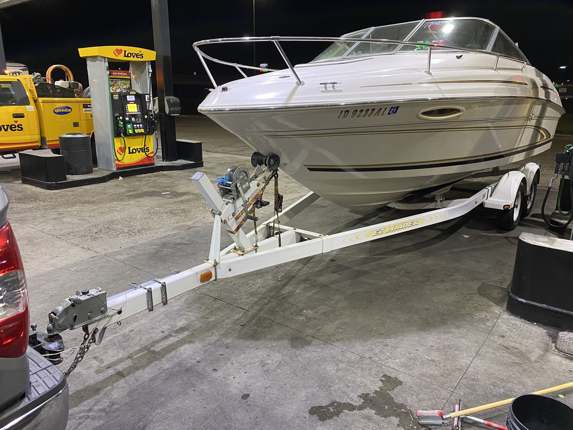 1999 Sea Ray 215 Express cruiser