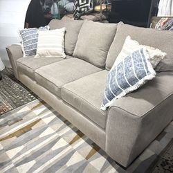 Raymour & Flanigan Large Modern 99in Sofa
