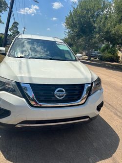 Nissan Pathfinder SUV Whitecar