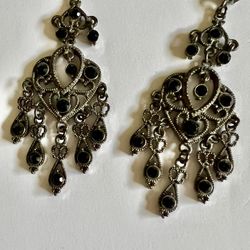 Ornate antique silver and black Onyx teared chandelier dangle pierced earrings measures 2.5 inches