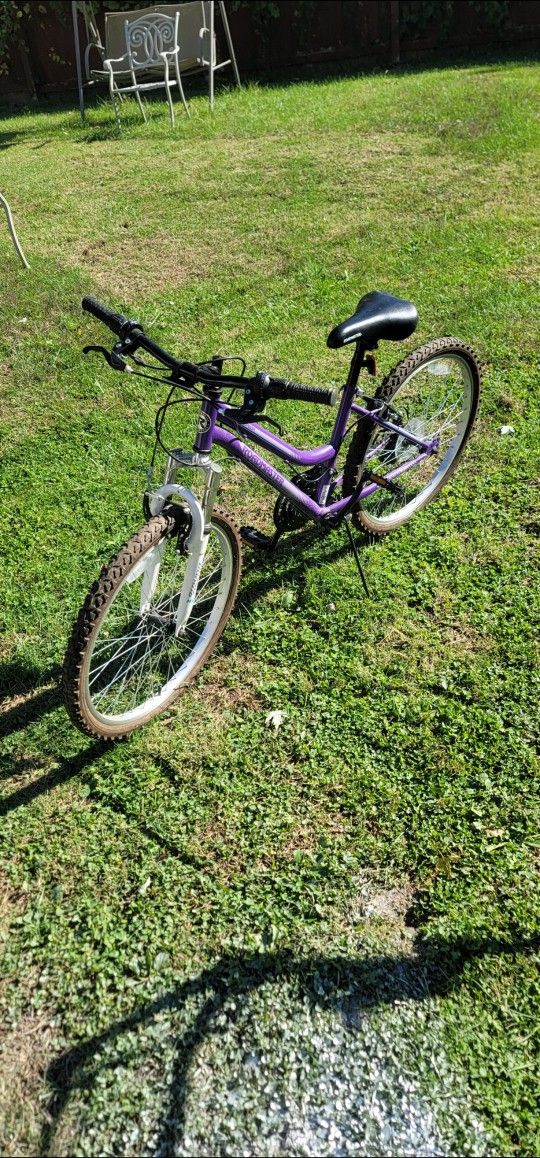 24" Roadmaster Granite Peak 18-speed Bike (Retail 130$) Good condition