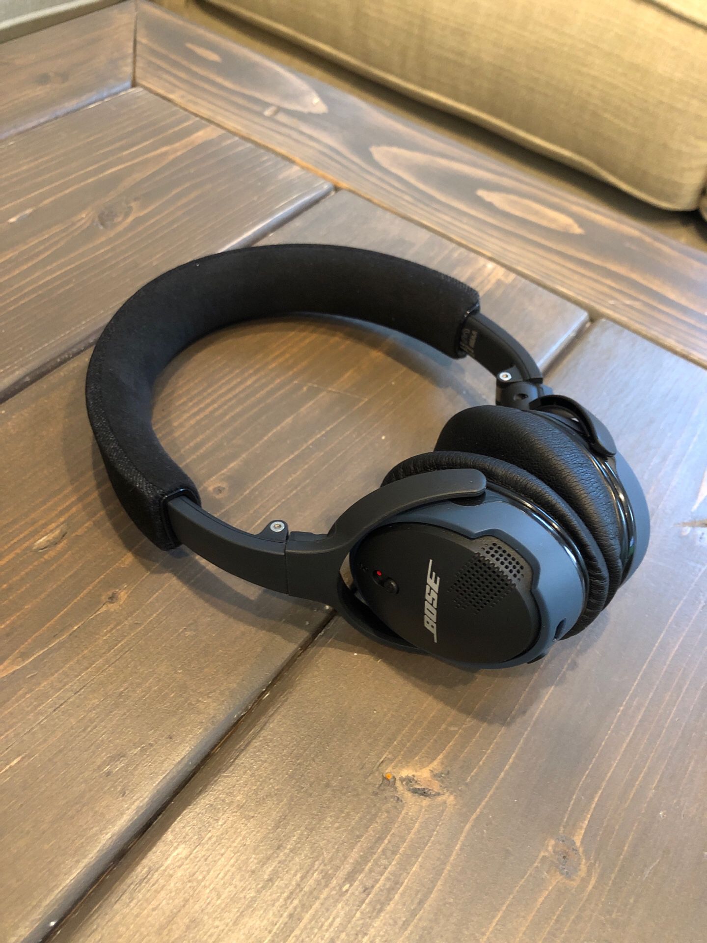 Bose SoundLink Wireless On-Ear Bluetooth Headphones — Black Blue