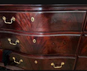 Thomasville solid mahogany dresser