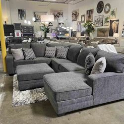 >Brand New Ashley Sectional Free Delivery 🚚 