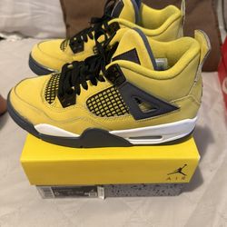 Air Jordan 4 Retro