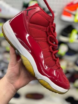 JORDAN MAX AURA GYM RED WHITE SIZE 11 USED