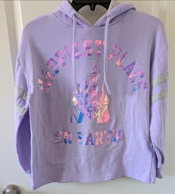 Disney Happiest Place On Earth Hoodie Purple Hooded Sweatshirt Women’s Small. This Disney Happiest Place On Earth hoodie is the perfect addition to an