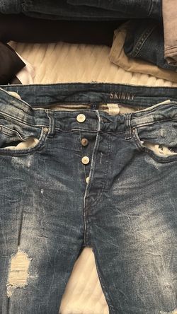 H&M Skinny Distressed Jeans SIZE 32