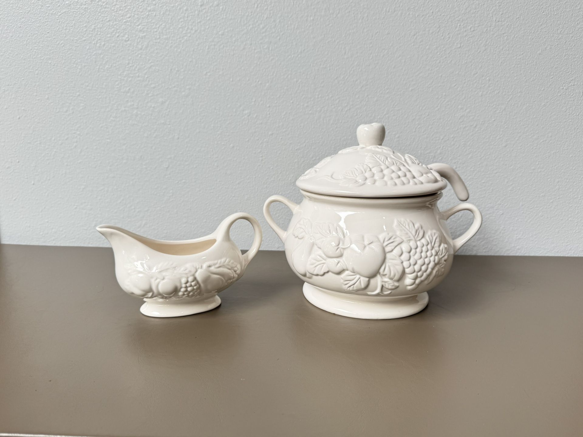 4 Piece Serving Pot & Gravy Dish