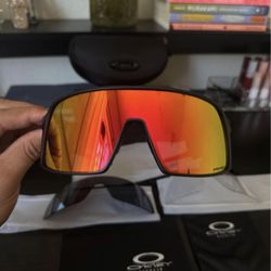 *Best Offer* Oakley Sutro