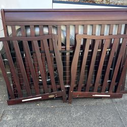 Graco Baby Crib (Toddler Bed Convertible)