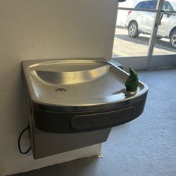 water fountain elkay