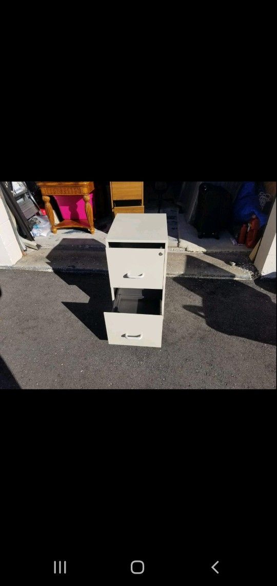 Is filing cabinets 1 metal 1 wood