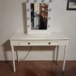 Table With Light Up Mirror 