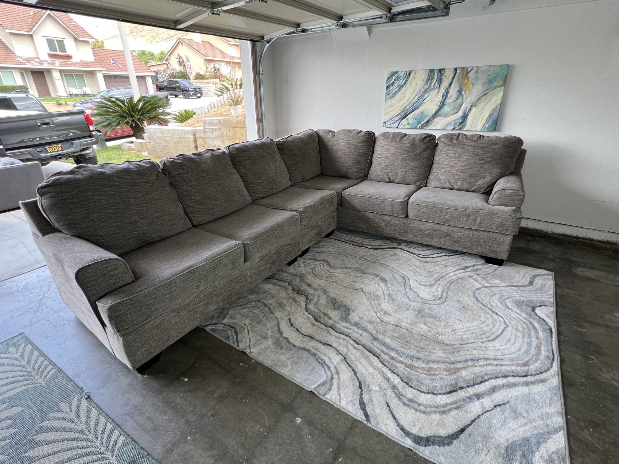 Sectional Couch **WILL DELIVER **