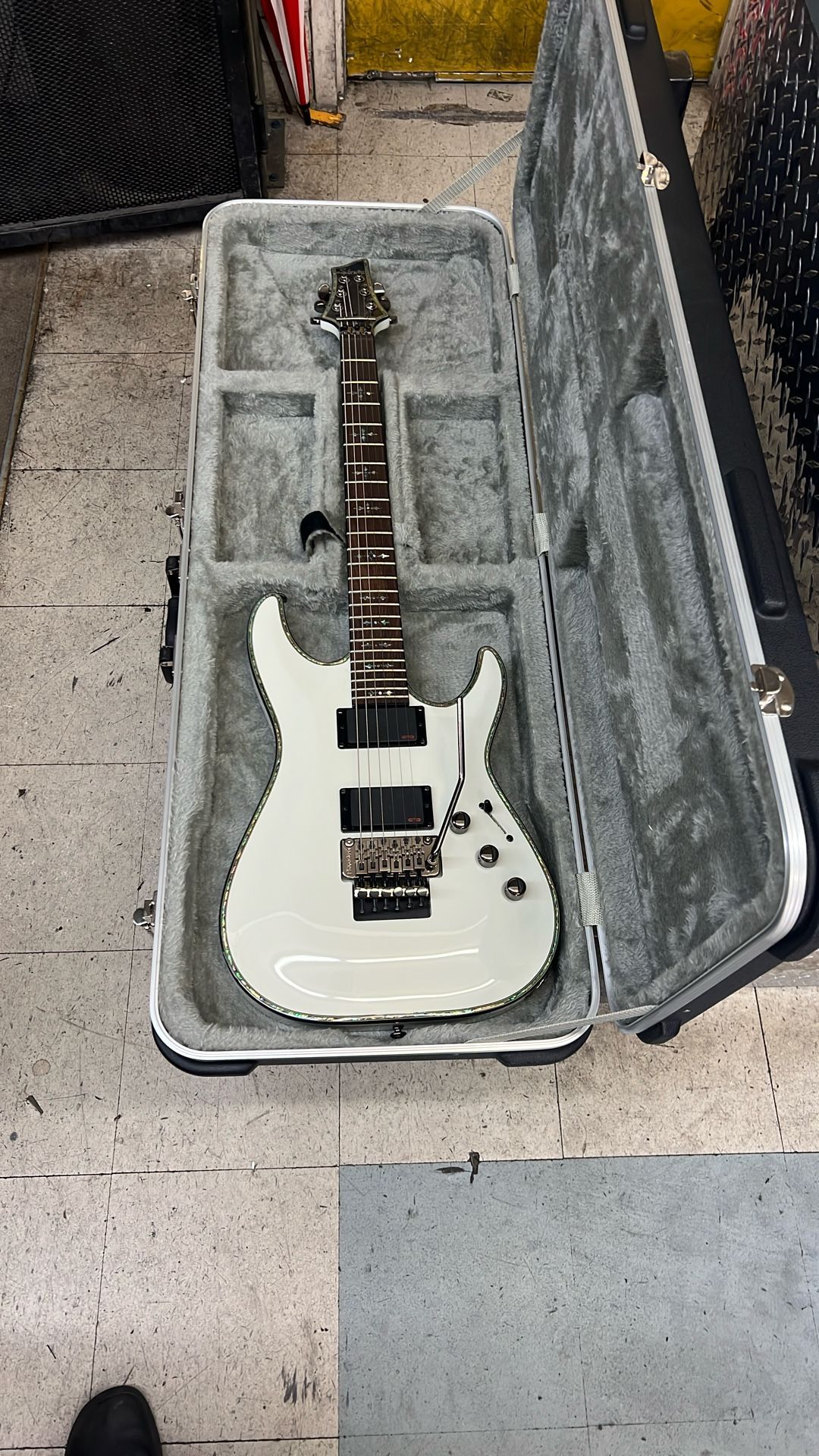 Schecter Hellraiser C 1 FR Electric Guitar w/ Case Musical instruments