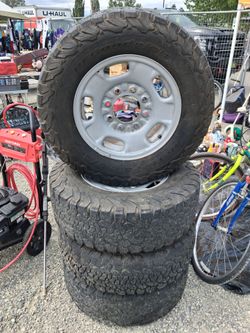 8 lug set of 4 rims with tires
