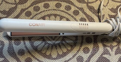 Women’s/ Conair/ Flat Iron