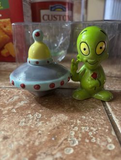 Magnetic Salt and Pepper Shakers