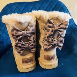 Uggs Girl Size 1