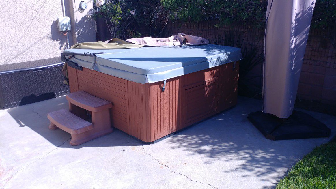 Hot tub looks and works great
