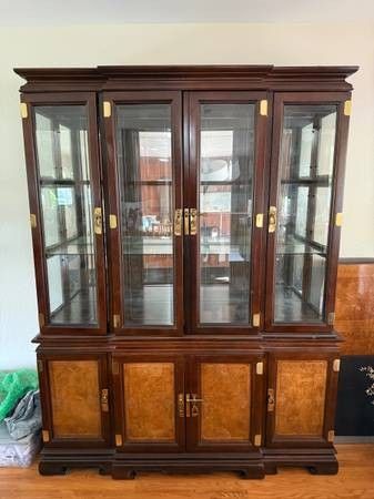 China Cabinet Hutch