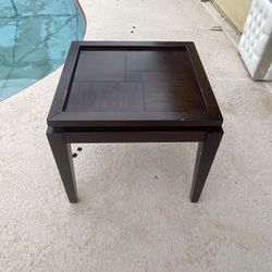 2x Wood Tables 