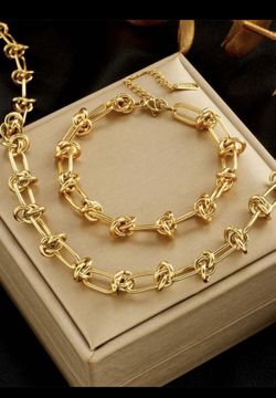 Beautiful 18k Gold Plated Stainless Steel Set Necklace & Bracelet