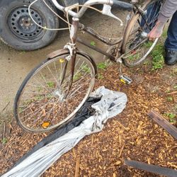 Vintage SCHWINN Bike THRONE bike And A Couple Other For Just Parts