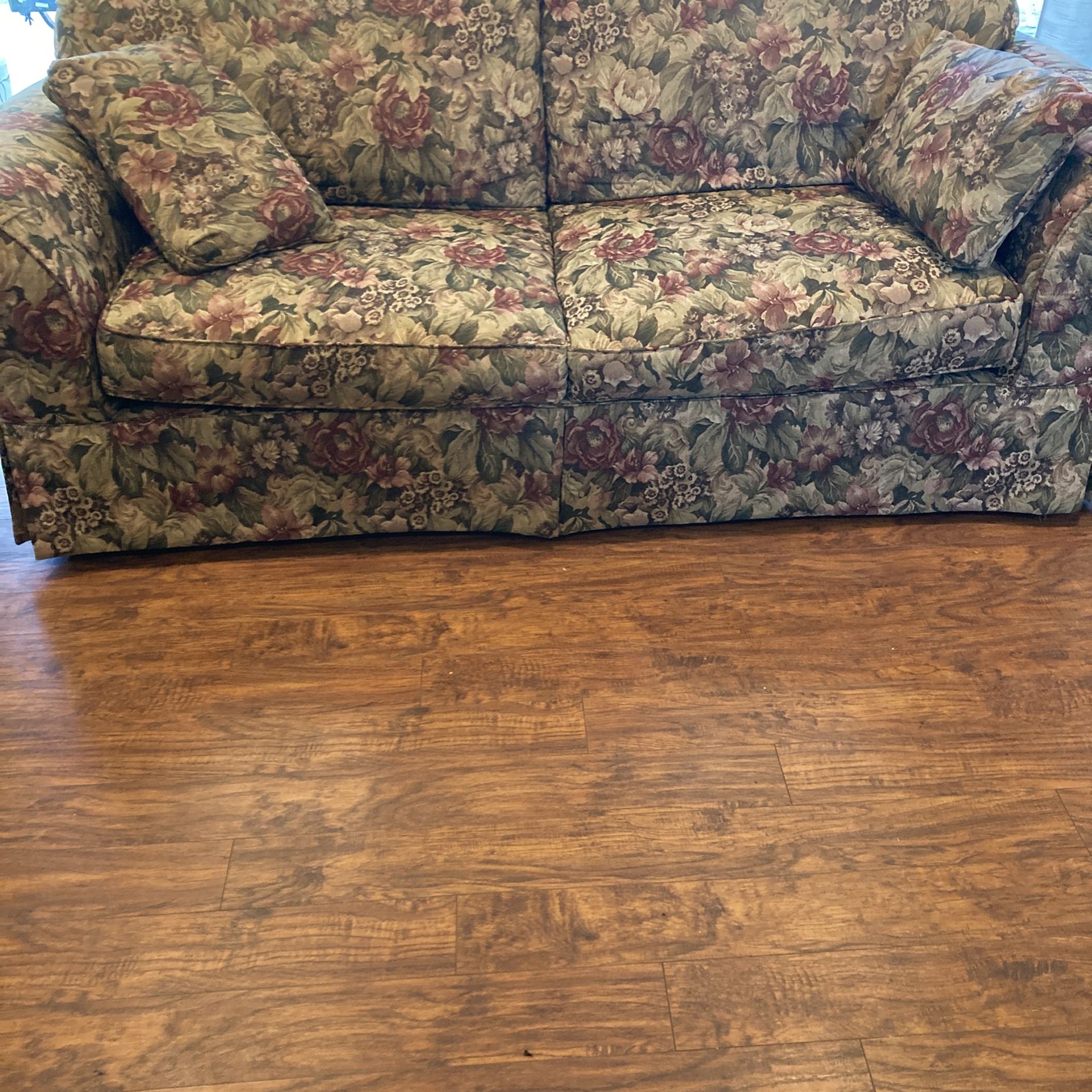 8’ Couch