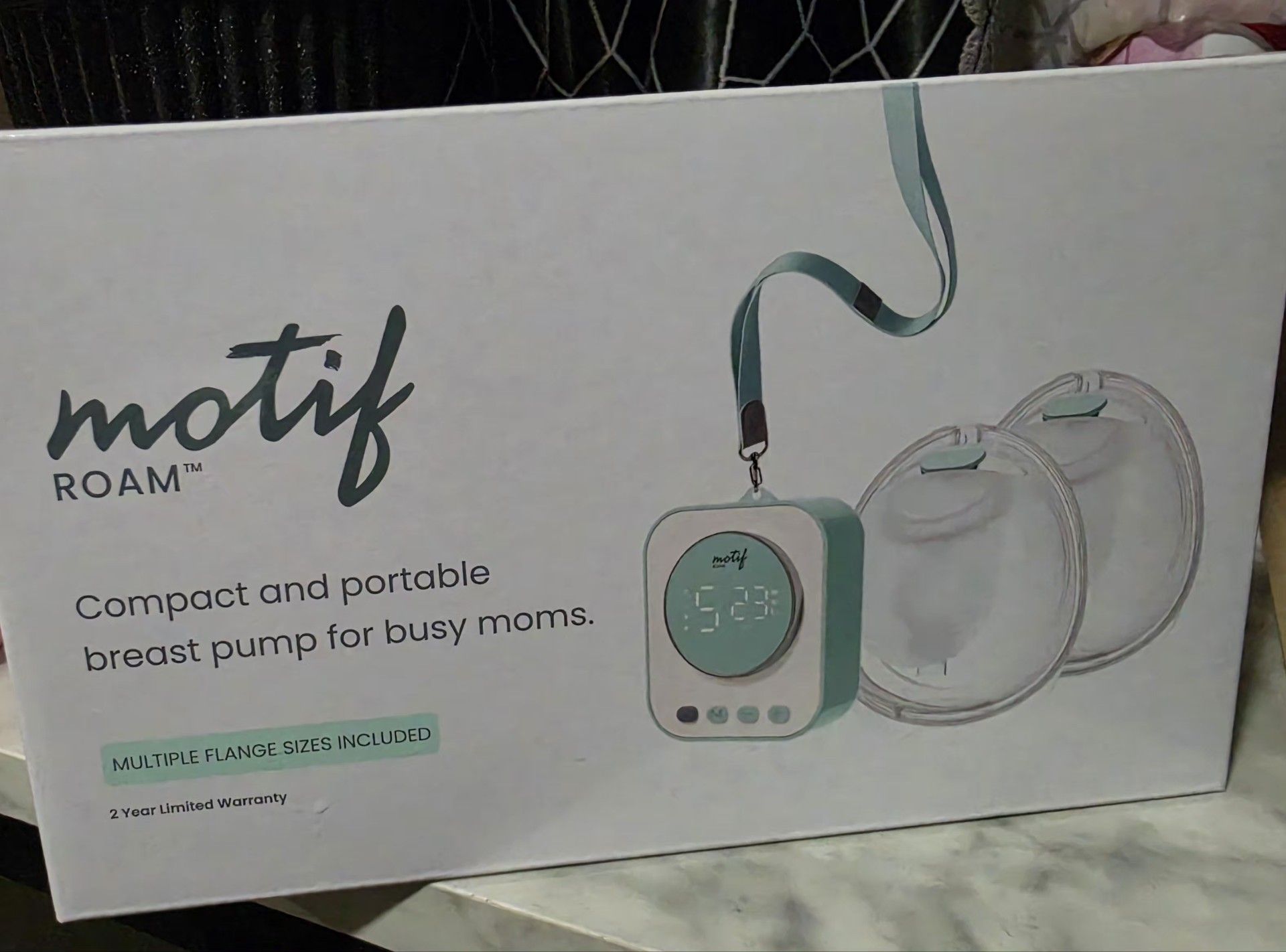 Motif roam breast pump