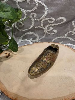 VINTAGE DECORATIVE BRASS SHOE