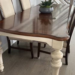 Dinning Table With 4 Chairs 