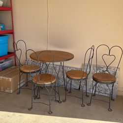Vintage Ice Cream Parlor Table And 4 Chairs 