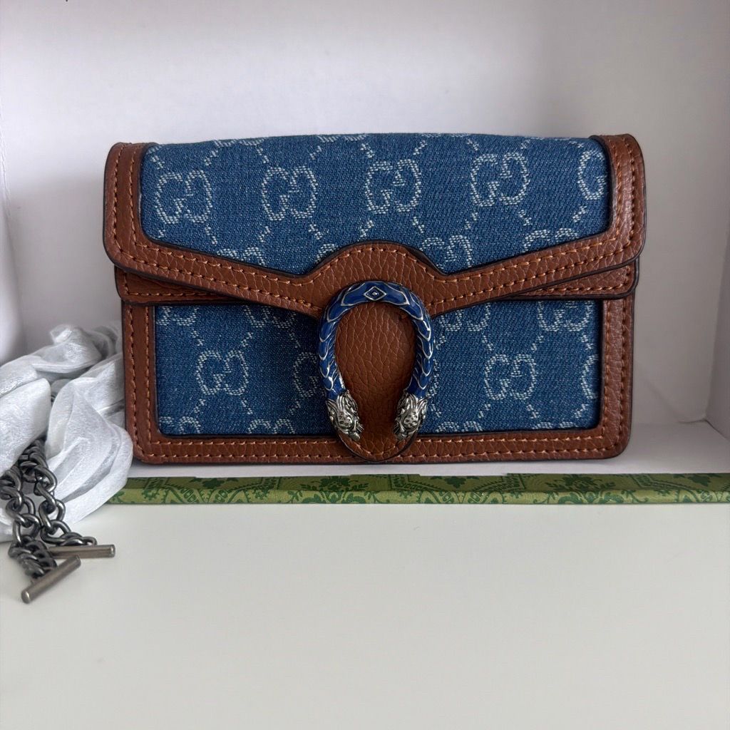 Crossbody bag