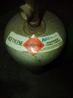 Acetylene 40 cubic and oxygen tank welding