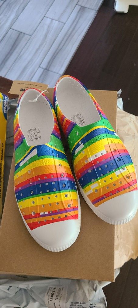 New Native Shoes, size J4