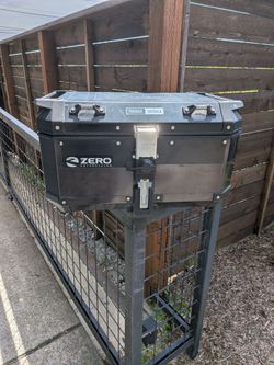 Givi Trekker Outback top box