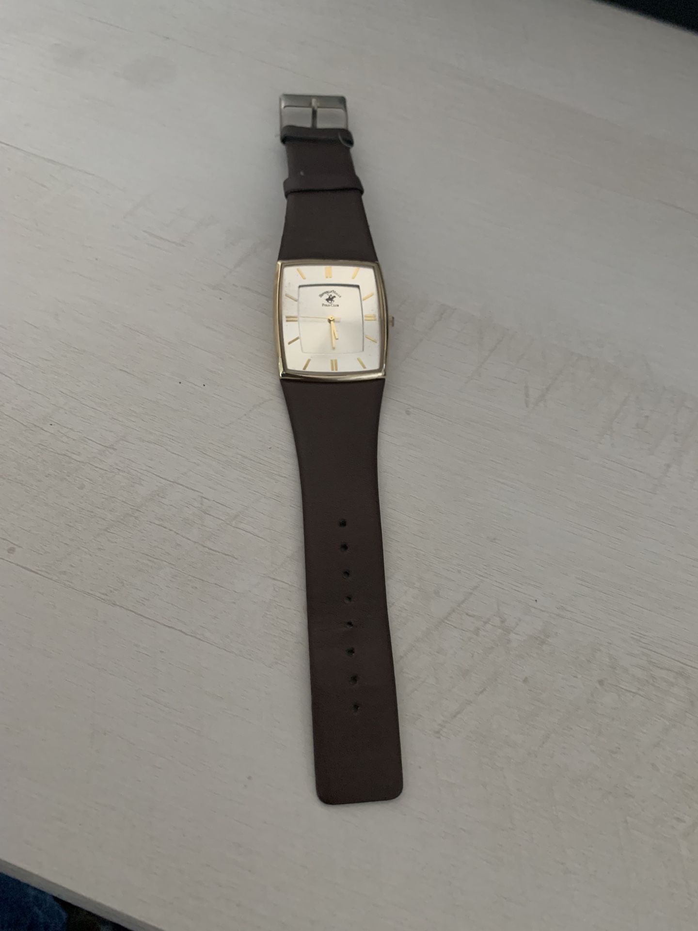 the wristwatch works well in good condition new batteries Poop as