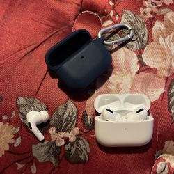 AirPods Pro with Case and Right Replacement