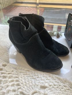 Black Suede Steve Madden Boots With Zipper 