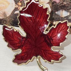 #2347, RARE MAPLE LEAF BROOCH, GOLD TONE. 2"IN