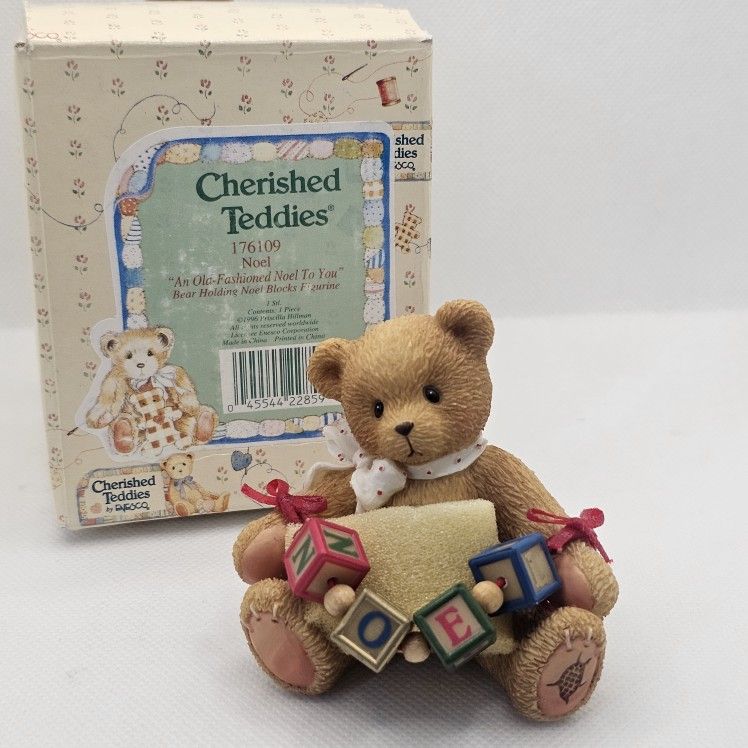 NEW Enesco Cherished Teddies Figurine Noel Blocks Christmas New Year holiday
MINT CONDITION, STORED IN THE BOX
Box in good condition, some wear, pl