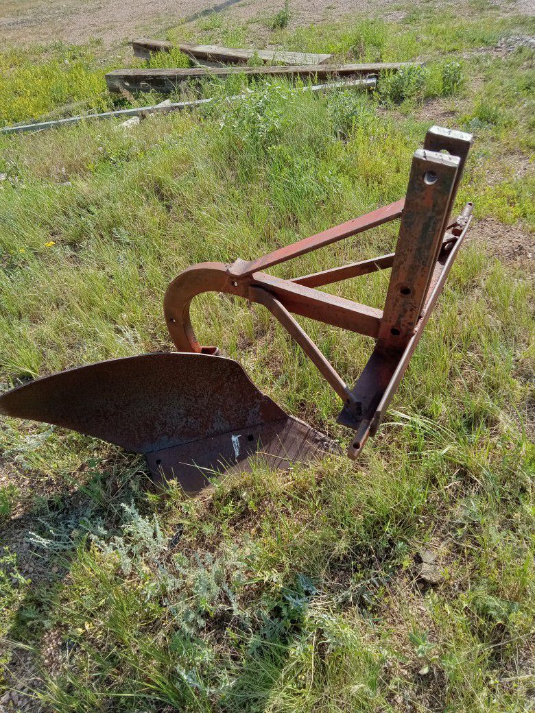 Single Pull Behind Tractor Plow