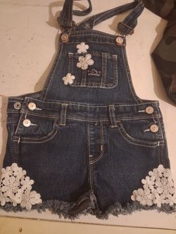 Lot of little girls 5t clothes