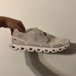 On Cloud running shoes light beige