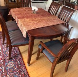 Dinning room table with 6 chairs