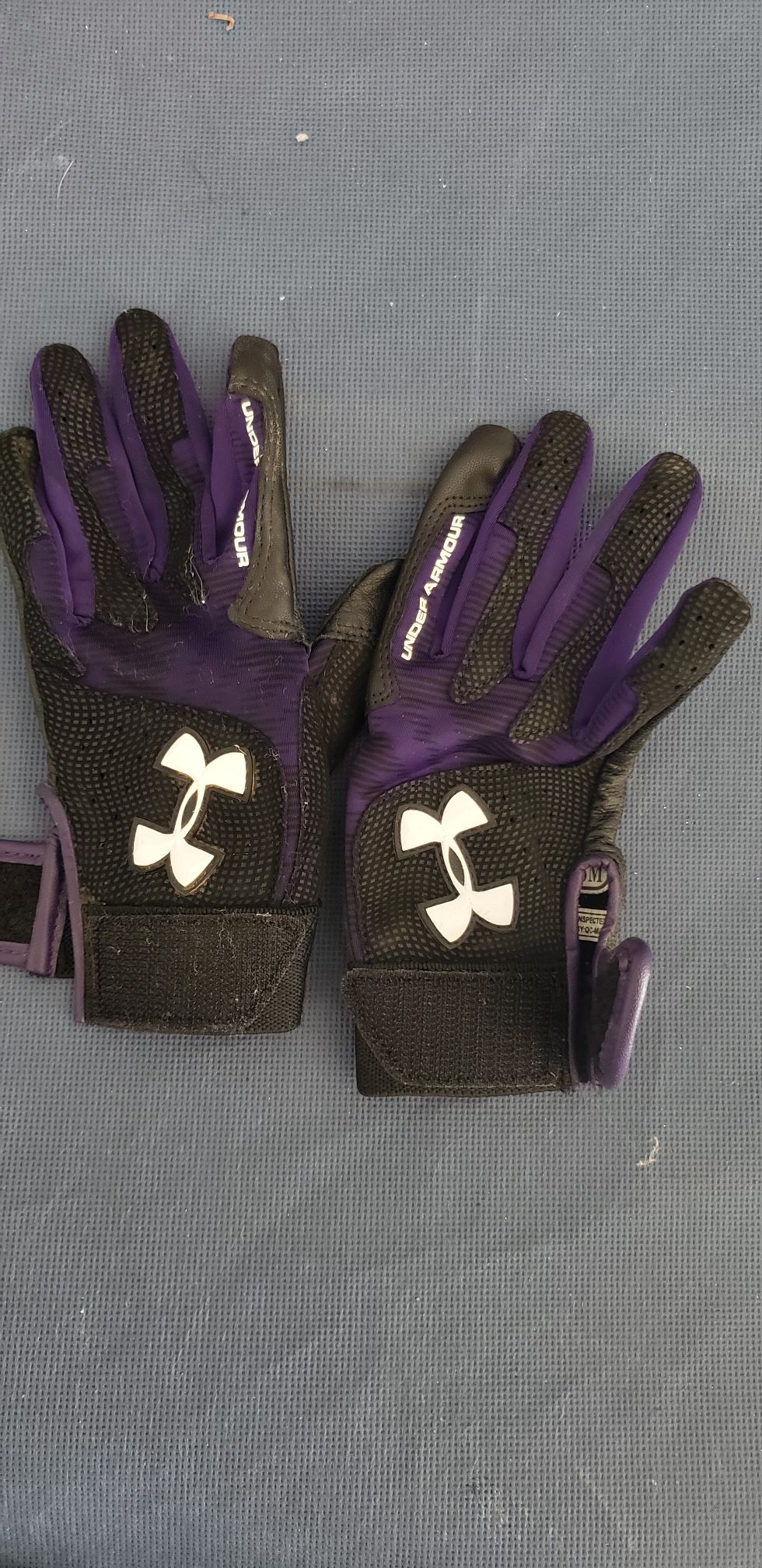 Baseball batting gloves
